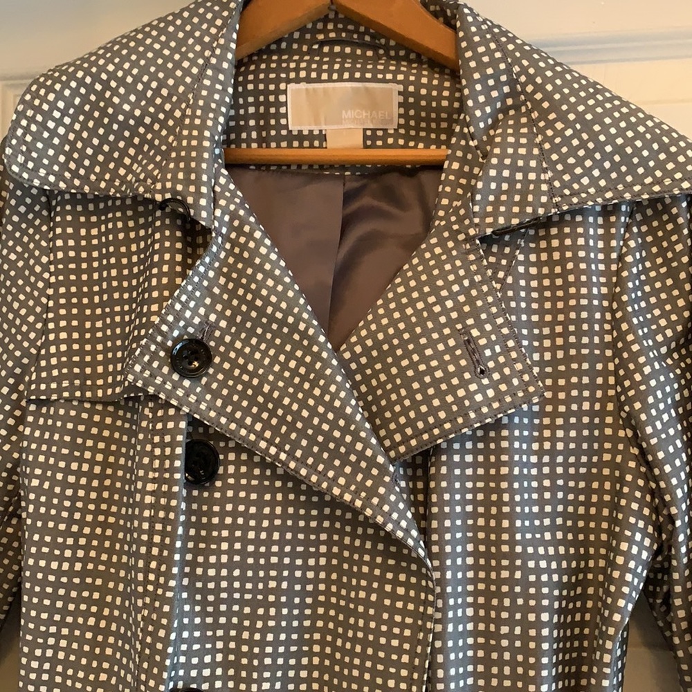 Michael, Michael Kors grey & white check trench coat in excellent condition sz S